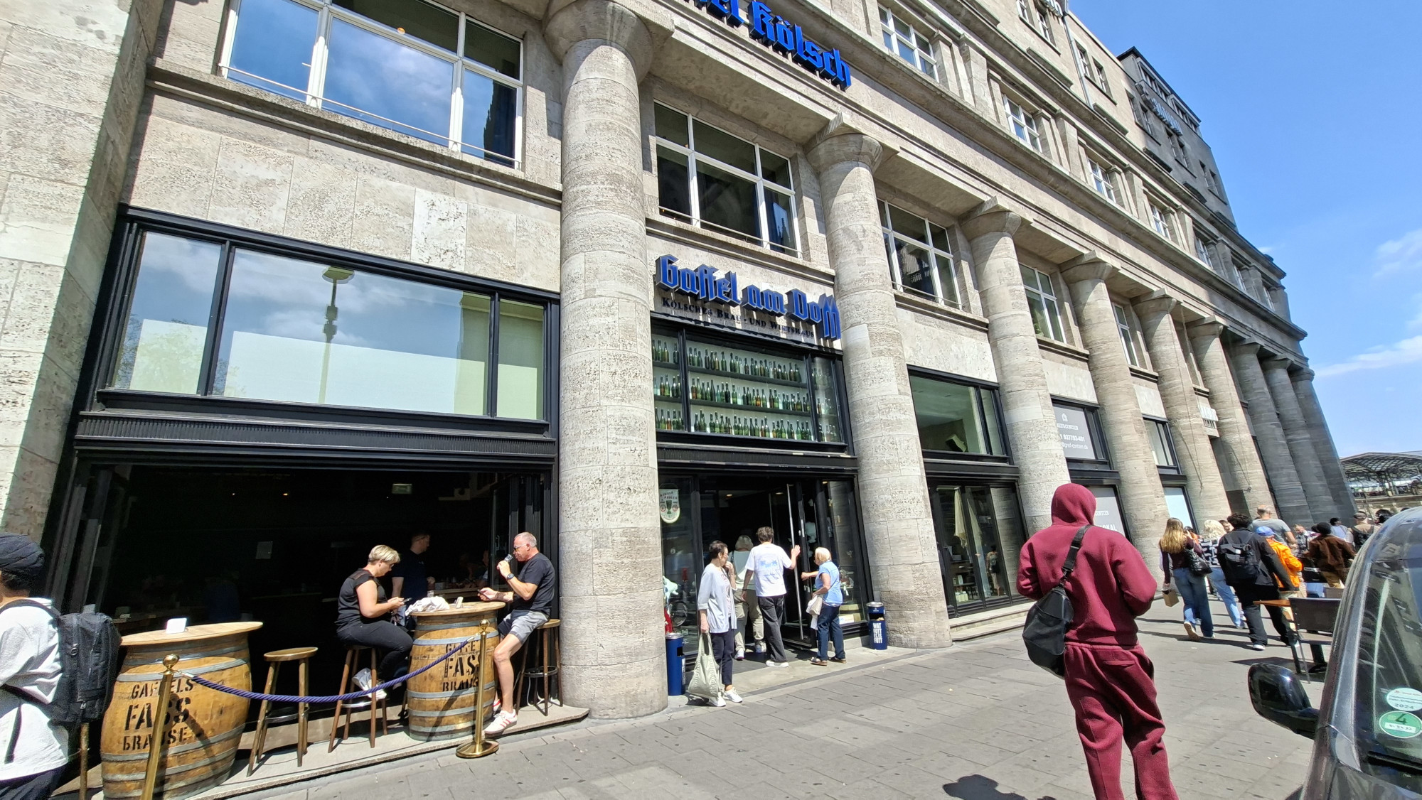 Gaffel am Dom Brauhaus Köln mit Blick auf den Dom